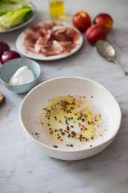 Tomaten pfirsich salat mit mozzarella it takes care to make the pasta beautiful, which is one of the practical flavors. Jamie Oliver S Grilled Apricot Salad With Mozzarella Pink Peppercorns Prosciutto Recipe Drizzle And Dip