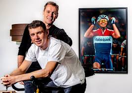 Hendrik erik dekker (born 21 august 1970) is a retired dutch professional road racing cyclist active from 1992 until 2006. Erik En David Dekker Over Hun Band Mijn Nomadenbestaan Is Niet Makkelijk Geweest Voor Mijn Zoons Giro Ad Nl