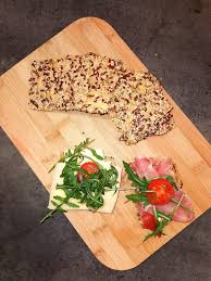 Smør, skinke, ost, isbergsalat, paprika, tomat, agurk og majones. Lavkarbo Mat 10 Lavkarbo Matvarer Med Naeringsinformasjon