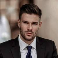 300+ profilů „Dan“