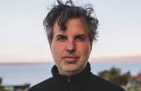 Quién es la mujer con la que al parecer se comprometió Marc Anthony?