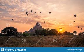 Nous avons profité d'une ballade en montgolfière à bagan, visité plusieurs temples et séjourné dans un. Site Historique De Myanmar Bagan Sur Le Lever De Soleil La Birmanie Asie Pagoda De Bouddha Image Stock Image Du Pagoda Magique 139723681