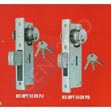Pintu alumunium menjadi salah satu trend untuk digunakan pada rumah minimalis dan modern. Aluminium Door Lock Kc 8128 Kunci Pintu Swing Aluminium Kc 8128 Shopee Indonesia
