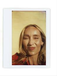 From sunny summer days to frosty winter mornings, the #LomoApparat is the  ideal 35 mm film companion for year-round experimentation! Capture the  autumn charm with the LomoApparat Neubau, freeze your winter frames