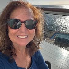 What are the favorite local foods or restaurants in Maui?