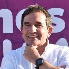 Fausto Centeno (@Fausto_Centeno)