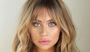 Isabelle Stark's Instagram, Twitter & Facebook