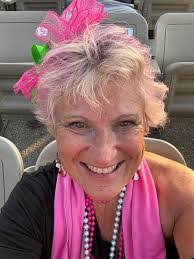 Linda Bowlin's Instagram, Twitter & Facebook