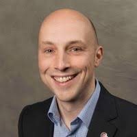 Correo electrónico y teléfono de Claire Hodgson