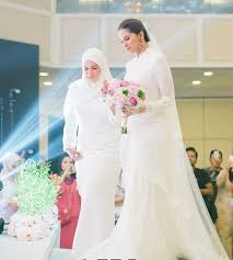 Baju pengantin lelaki dan perempuan. Gambar Kahwin Sharnaaz Ahmad Dan Noor Nabila