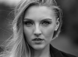 Mahlzeit zusammen, heute habe ich wieder eine SW-Serie für euch. Dieses mal  sind die Bilder auf meinem ersten geplantem Foto-Treffen unter  Corona-Bedingungen entstanden. Dort war dann auch Larissa Struyken zum  ersten Mal