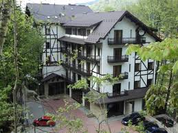 The hotel has an exceptional location, in an area in which on an arc circle of 270 degrees offers a beautiful view over the vidrarulake and fagarasmountains. Hotel Posada Vidraru Arefu Prices For 2021
