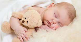 Schläft dein baby und es ist eigentlich fütterungszeit, solltest du es ganz behutsam wecken. So Schlaft Baby Durch