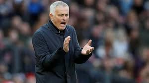 Find your manchester united training gear at us.store.manutd.com. Manchester United Dreht Spiel Und Rettet Jose Mourinho
