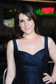 The respected supporting actress talks with jay s. Melanie Lynskey Earns Raves For Her Lead Turn In Hello I Must Be Going