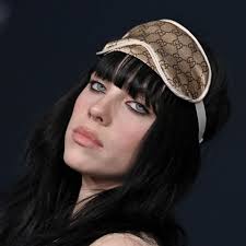 Billie Eilish dans un porno : la pratique du deepfake est un fléau - RTBF  Actus