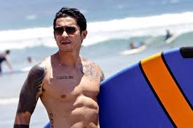 Aksi miller khan melamar sang pacar di dalam helikopter menjadi sorotan. 11 Potret Miller Khan Mantan Arumi Bachsin Yang Macho Abis