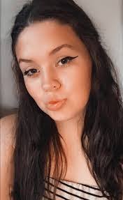 Melody Shull's Instagram, Twitter & Facebook