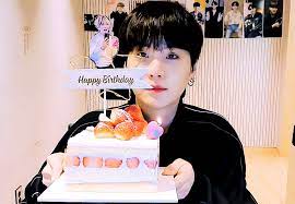 Bts Live Happy Birthday To Me 210309 Gif Bts I Jungkook In 2021 Bts Birthdays Bts Happy Birthday Happy Birthday