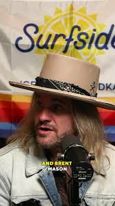 In this sneak peek from Happy Hour with Deb, I chat with the incredible Nic  Fields about the power of gratitude and how it can change your mindset—both  in life and entrepreneurship.