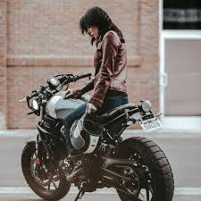 L'équipement pour vous motard et motarde homologué! 700 Idees De Motardes En 2021 Motardes Moto Moto Pour Fille