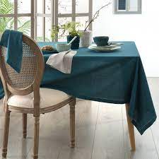 La nappe bleu canard est idéale si vous disposez d'accessoires de table dans les tons dorés. Nappe Rectangulaire L240 Cm Chambray Bleu Canard Linge De Table Eminza