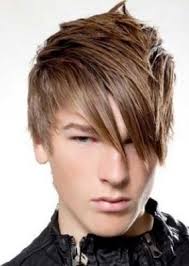 Scopri tutti i tagli capelli corti uomo 2022 di tendenza! Taglio Capelli Ragazzo Con Ciuffo Lungo Sulla Fronte