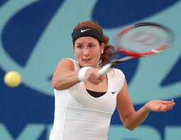 Roger federer started tennis at a very early stage, he was often angry and lost his patience oncourt when he was young. Mirka Federer Personal Life And Details Of The Wife Of Roger Federer Sportsdiet365