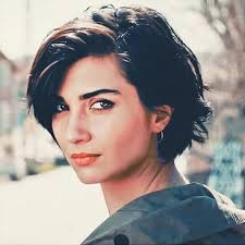 Tuba Buyukustun Turkish Model And Actress Born Hatice Tuba Buyukustun On July 5 1982 In Istanbul Turkey By Tuba B Kisa Dogal Sac Sac Kesimleri Pixie Sac