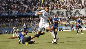 Both teams struggle to score in most of their matches, so under 2.5 goals seem like the best bet for this tie. Colo Colo Campeon Polemica Celebracion Alba Ante Un Huachipato Que Dio Batalla