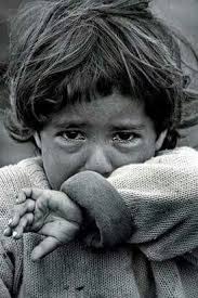 kimse benimle oynamiyor diye aglayan cocuk sen buyu hele bak ne oyunlar oynayacaklar seninle cemal sureya portre yuzler portre fotografciligi