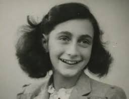 ANNA GIOCA A NASCONDINO…. Anna non L hai fatta franka Non fare bomba libera  tutti Sul DIARIO HAI GIÀ I TRUCCHI PER GTA6 che furba