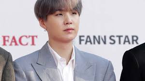 Suga joined big hit entertainment to become a producer, but says he. Bts Suga S Mama 2019 Speech For Artist Of The Year Will Make You Cry Actual Tears