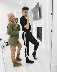 Pin On Mr Kate Pregnancy Style