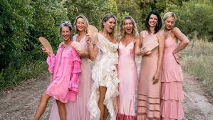 Le mariage est le plus beau jour de la vie. Tendance Mariage 2020 Quelle Robe Porter Lorsqu On Est I Grazia