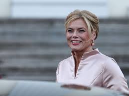 Julia Klöckner inszeniert ihr Bundestagspräsidium wie eine TV-Sitcom |  STERN.de