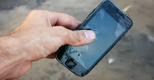 Spasenie Utopayushego Chto Delat Esli Smartfon Upal V Vodu Smartfony Mts Media