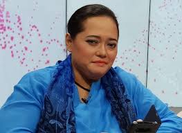 Ramalan terkait pergantian presiden yang disampaikan paranormal mbak you sukses menyedot perhatian publik.beberapa pihak menilai ramalan tersebut sekadar upaya cari panggung dan tak perlu. Mbak You Beberkan Cara Ampuh Menangkis Santet Okezone Celebrity