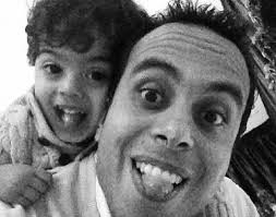 كل سنة و انت الدنيا كل سنة و انت السبب في كل نفس داخل و خارج كل سنة و انت  السبب في كل معافرة في الدنيا كل سنة و انت رافع راسي