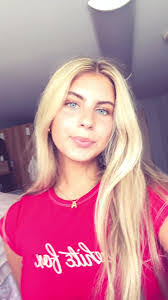 Mandy Little's Instagram, Twitter & Facebook