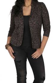Vous trouverez certainement la veste de vos rêves et à votre taille pour aborder sereinement l'hiver sans avoir froid ! Veste Et Manteau Grande Taille Femme Chic Tendance Pas Cher
