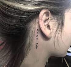 pin de mariros michelini em tattoos tatuagem pescoco feminina tatuagem no pescoco frases pra tatuar