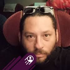 El hombre no cambia de cartera si la mujer no le regala una😂