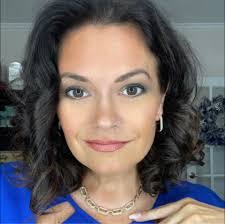 Robyn Mcbride's Instagram, Twitter & Facebook