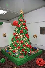 Kamu juga dapat menggunakan bekas bahan penyangga cor untuk bangunan. 16 Ide Pohon Natal Dari Barang Bekas Terbaik Pohon Natal Natal Pohon