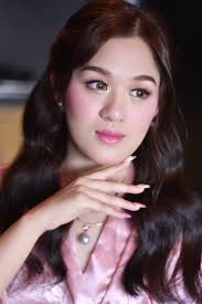 Be like sey I no need makeup artist again"