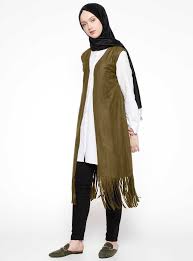Beha Tesettur Suet Yelek Modelleri Moda Tesettur Giyim 2020 Moda Moda Stilleri Yelek