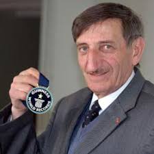 The longest nose on a living person measures 8.8 cm (3.46 in) long from the bridge to the tip and belongs to mehmet ozyurek (turkey). Mehmet Ozyurek Longest Nose In The World