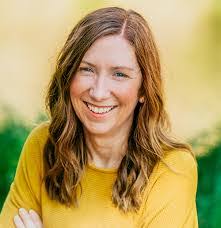 Amanda Devine's Instagram, Twitter & Facebook