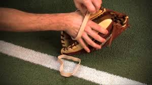 Use this helpful guide to determine how to choose a baseball glove that fits correctly to maximize player effectiveness. How To Break In Your Glove The 4 Do S Justgloves Blog